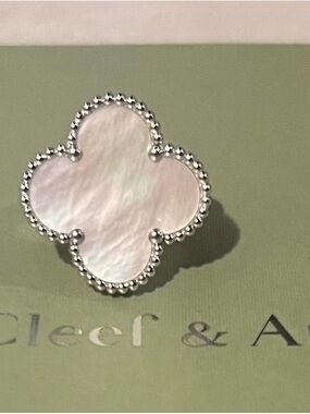 Van Cleef & Arpels White Mother-of-Pearl Magic Alhambra White Gold Clover Ring